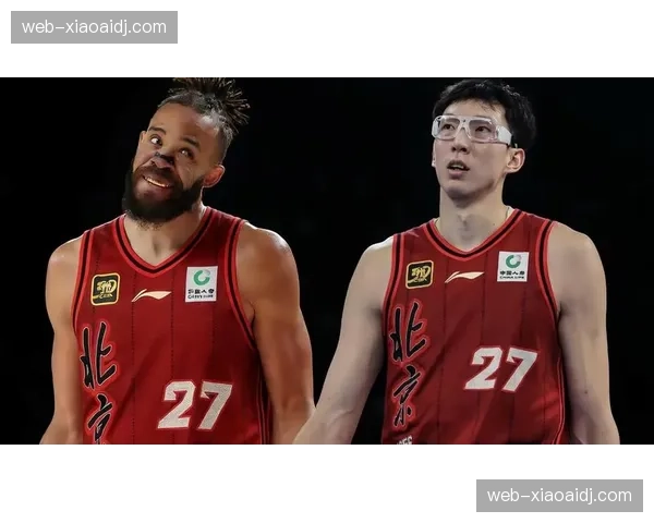 麦基两场场均15.5分6.5板 经验型内线为北京提供战术多样性